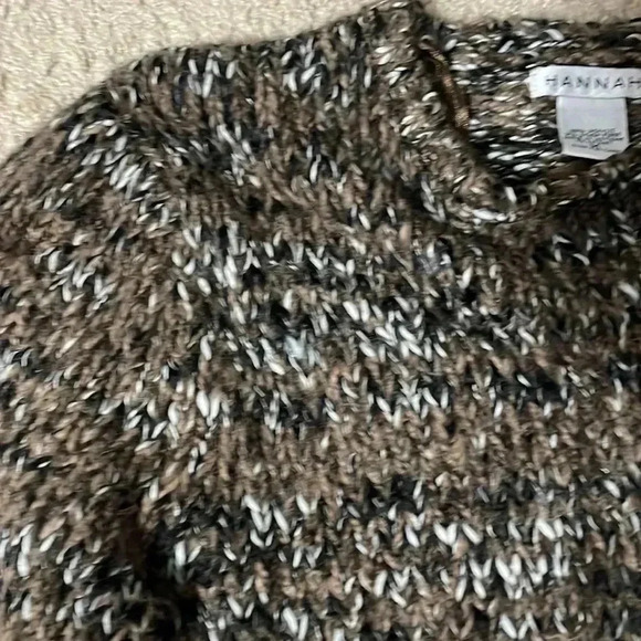 Hannah sweater size medium - Picture 3 of 4